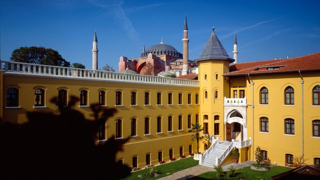 003481-01-exterior-courtyard-day.jpg