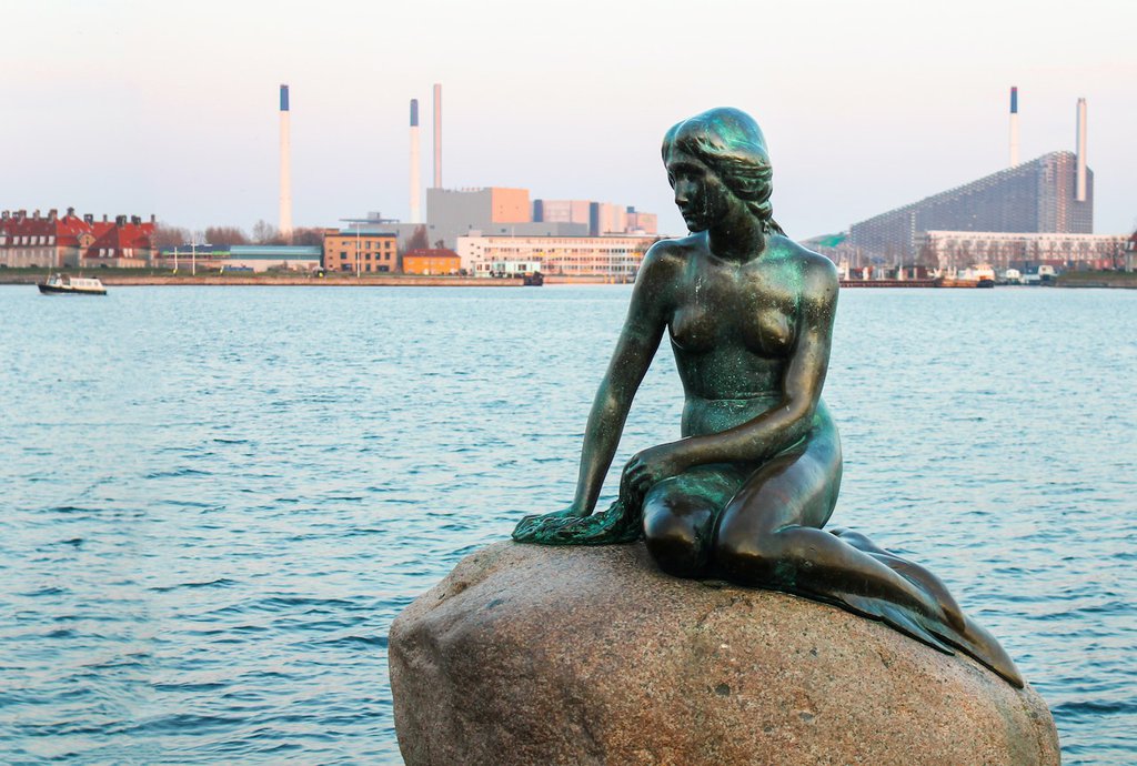 The-Little-Mermaid-Statue.jpg