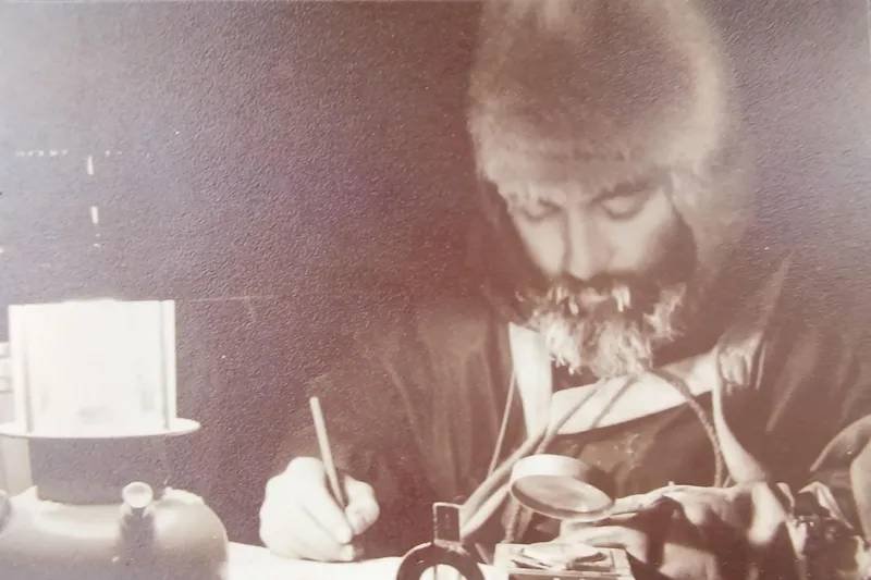 dennis bell.jpg