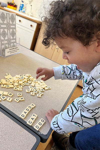 youngest-mensa-member-spelling-out-words.jpg