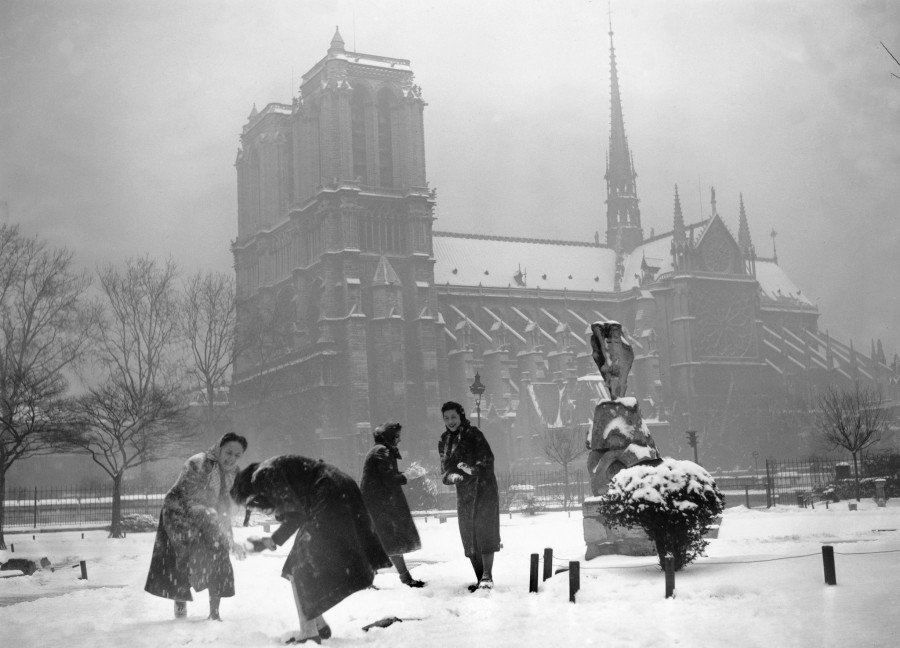 1496737_At_play_in_the_snow_in_December_1938..jpg