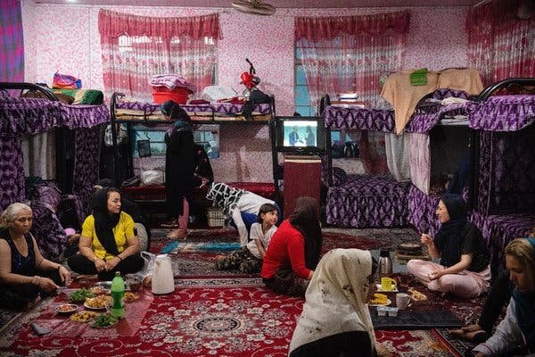 19mag-afghanistanwomen2-10-articleLarge.jpg