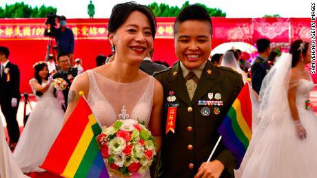201030130622-taiwan-same-sex-army-wedding-01-large-169.jpg