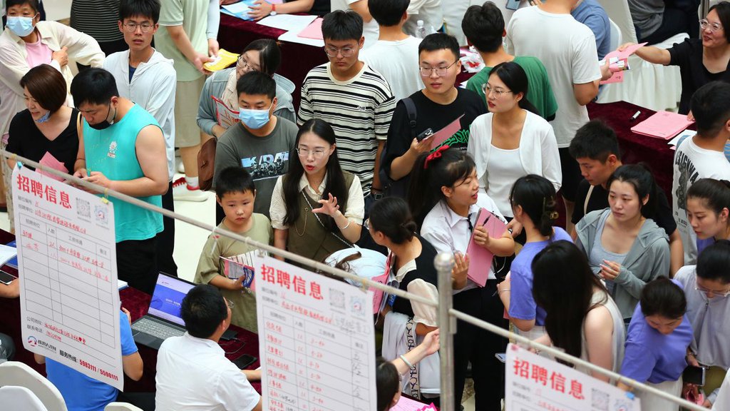 230725093735-china-job-fair-071523.jpg