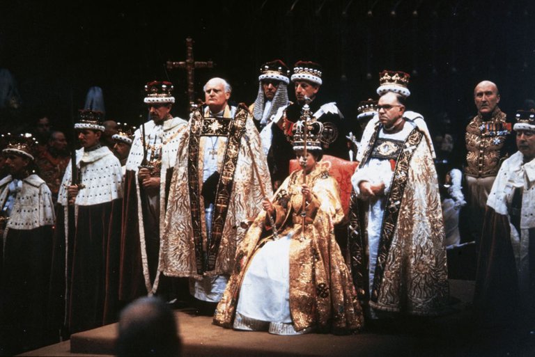 2_queen-elizabeth-ii-after-her-coronation-ceremony-in-westminster-abbey-london-photo-by-hulton-archivegetty-images.jpg