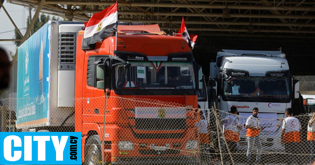 Άνοιξε το πέρασμα της Ράφα: Ανθρωπιστική βοήθεια εισέρχεται στην αποκλεισμένη Γάζα