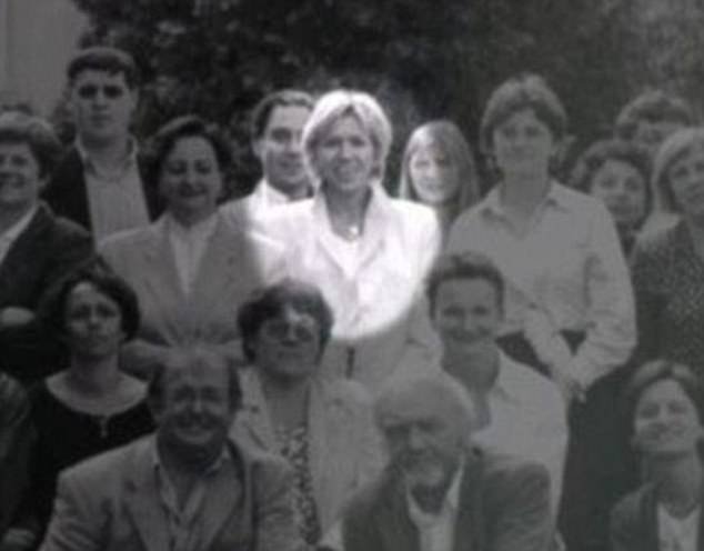 3F9FCD2B00000578-4446466-Luminous_Brigitte_Trogneux_pictured_as_a_young_teacher_above_was-m-45_1493220896154.jpg