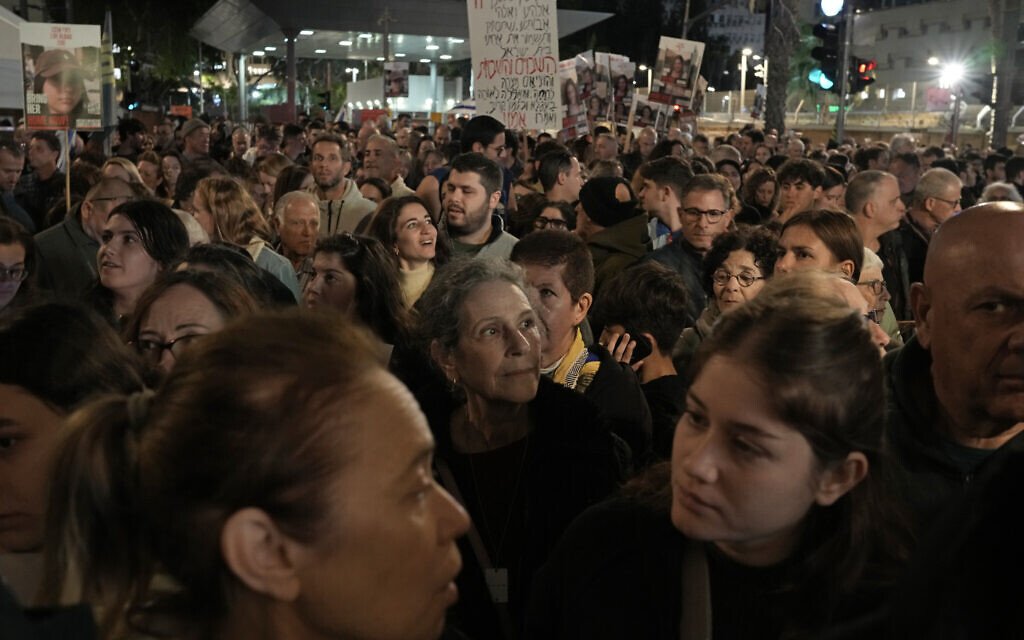 (AP Photo-Leo Correa).jpg