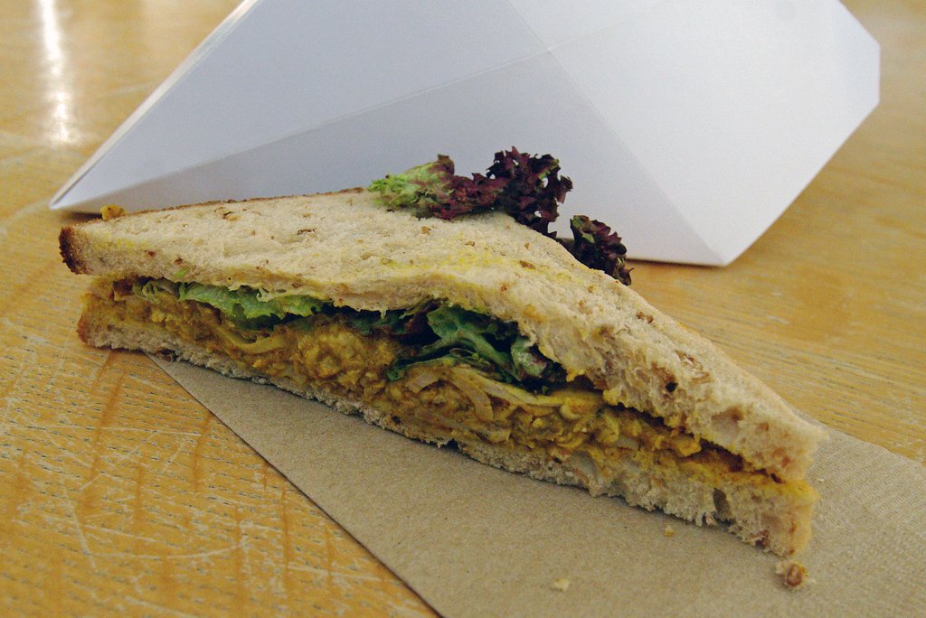 Coronation_chicken_sandwich_unwrapped_01.02.2012_15-34-38.jpg