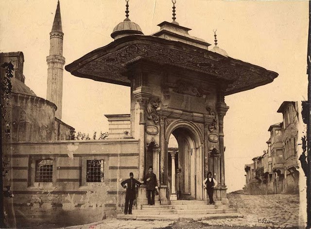 Η Πύλη από όπου έμπαινε ο σουλτάνος στην Αγία Σοφία από το Τοπ Καπί, το οθωμανικό παλάτι..jpg