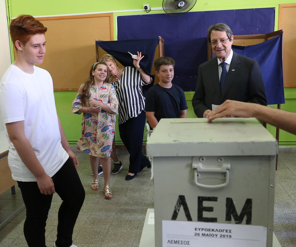 Εκλογικό Κέντρο, Λανίτειο Λύκειο (Κέντρο Α’), Λεμεσός, Κύπρος Ο Πρόεδρος της Δημοκρατίας κ. Νίκος Αναστασιάδης ασκεί το εκλογικό του δικαίωμα3.jpg