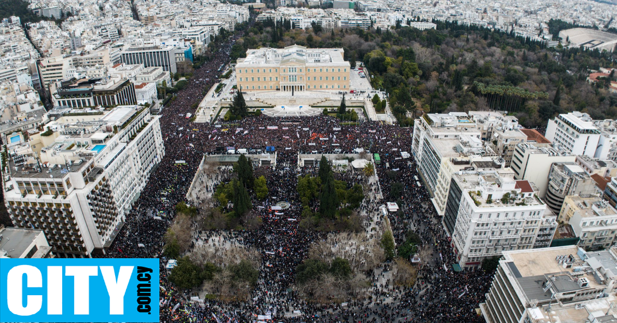 Τεμπη: Η Ελλάδα βουλιάζει απ’ άκρη σ’ άκρη με κόσμο στους δρόμους