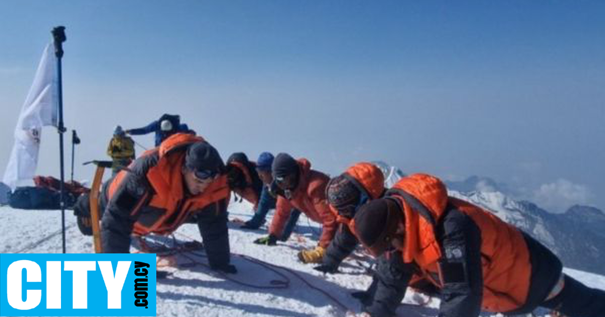 Ομάδα Κυπρίων κέρδισε το ρεκόρ Γκίνες κάνοντας γυμναστική στα 6.476 μέτρα