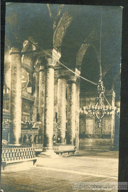 Interior-of-Hagia-Sophia-Year-1930.jpg