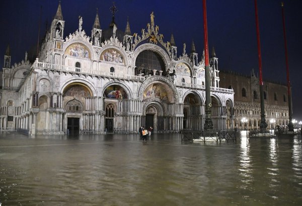 Italy_Venice_High_Water_48444-1833x1254.jpg