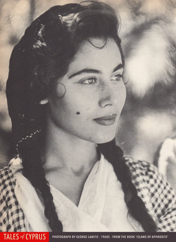 Κορίτσι από το χωριό Πλάτρες, αρχές της δεκαετίας του 1960. Την αναγνωρίζει κάποιος;.jpg