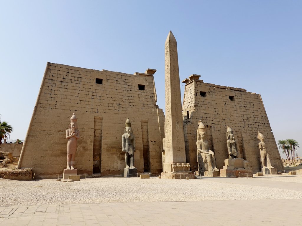 Luxor-Tempel_Pylon_08.jpg