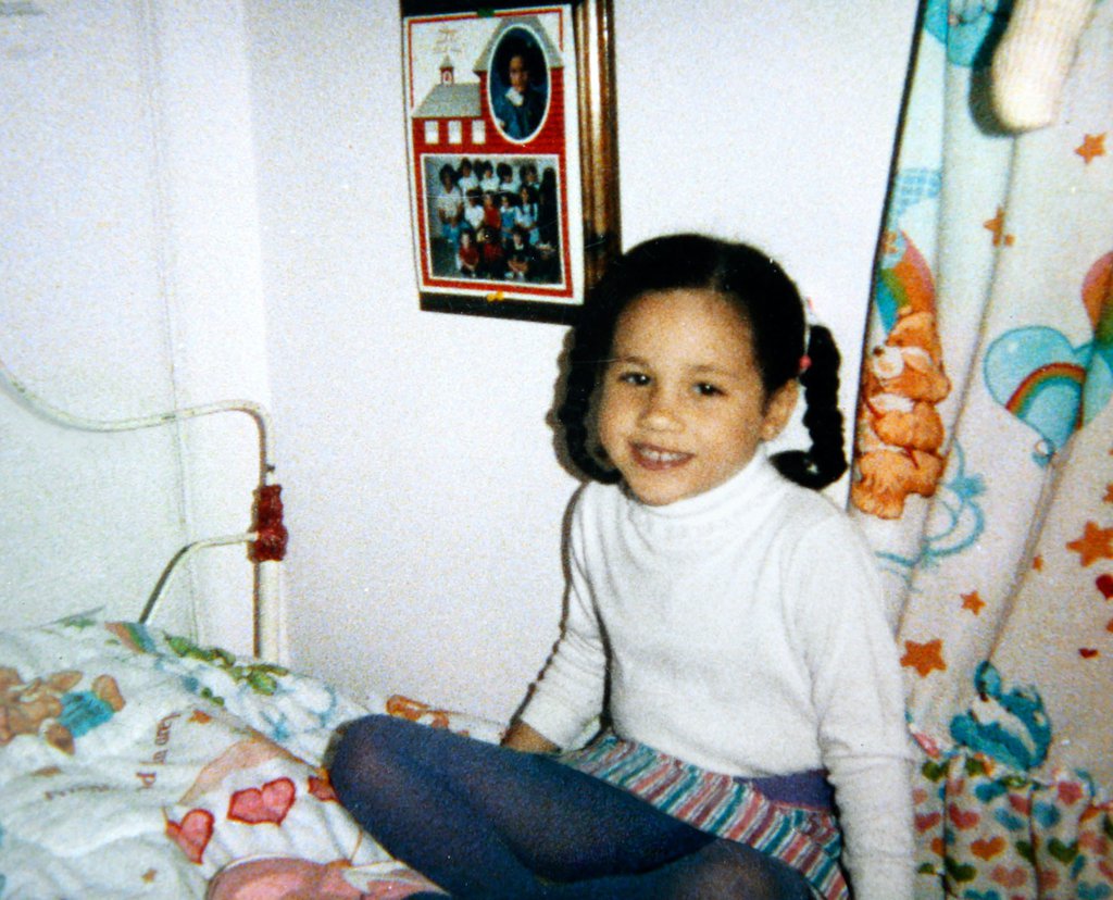 Meghan Markle in her bedroom in Los Angeles, circa 1987.jpg
