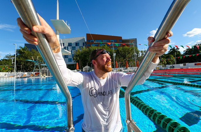 Nelson-Dellis-standing-on-pool-ladder-and-holding-on-to-handlebars_tcm25-709906_city.jpg