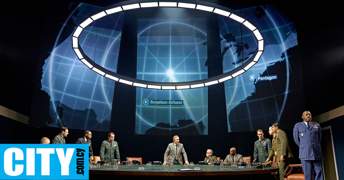 &Eta; Nicosia For Art &kappa;&alpha;&iota; &tau;&omicron; National Theatre Live &pi;&alpha;&rho;&omicron;&upsilon;&sigma;&iota;ά&zeta;&omicron;&upsilon;&nu; &tau;&eta;&nu; &kappa;&iota;&nu;&eta;&mu;&alpha;&tau;&omicron;&gamma;&rho;&alpha;&phi;&iota;&kappa;ή &pi;&rho;&omicron;&beta;&omicron;&lambda;ή &tau;&eta;&sigmaf; &pi;&alpha;&rho;ά&sigma;&tau;&alpha;&sigma;&eta;&sigmaf; &ldquo;Dr. Strangelove&rdquo; &tau;&omicron;&upsilon; Stanley Kubrick