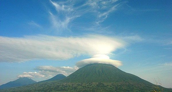 Rwanda_Volcanoes_National_Park_city.jpg