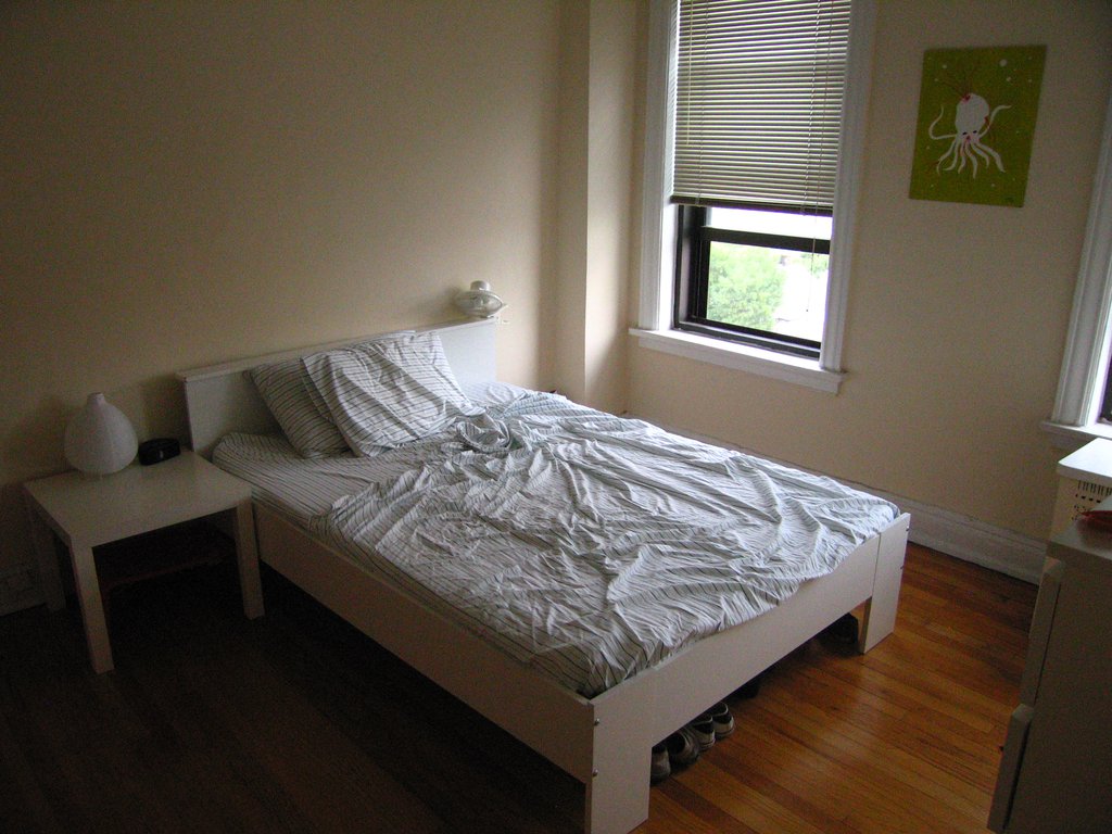 Small_room_-_interior.jpg