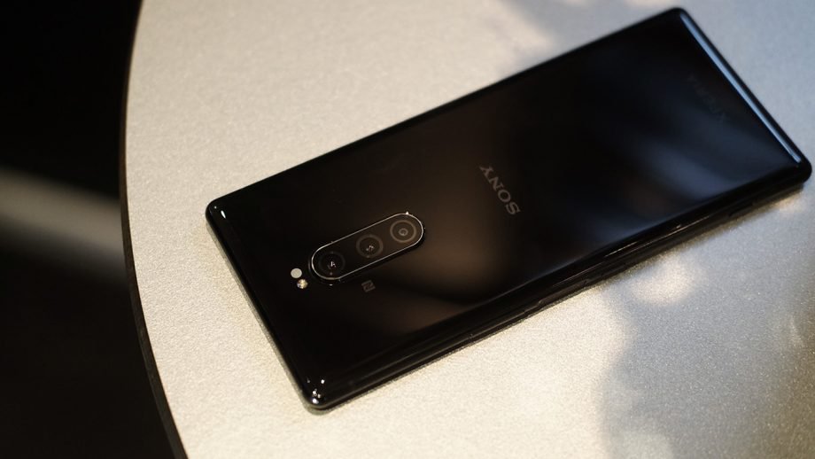 Sony-Xperia-1-back-on-table-upside-down-920x518.jpg