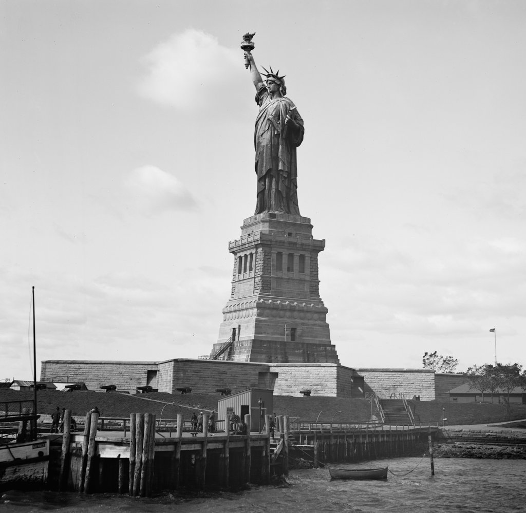 Statue_of_Liberty-1900 (2).jpg