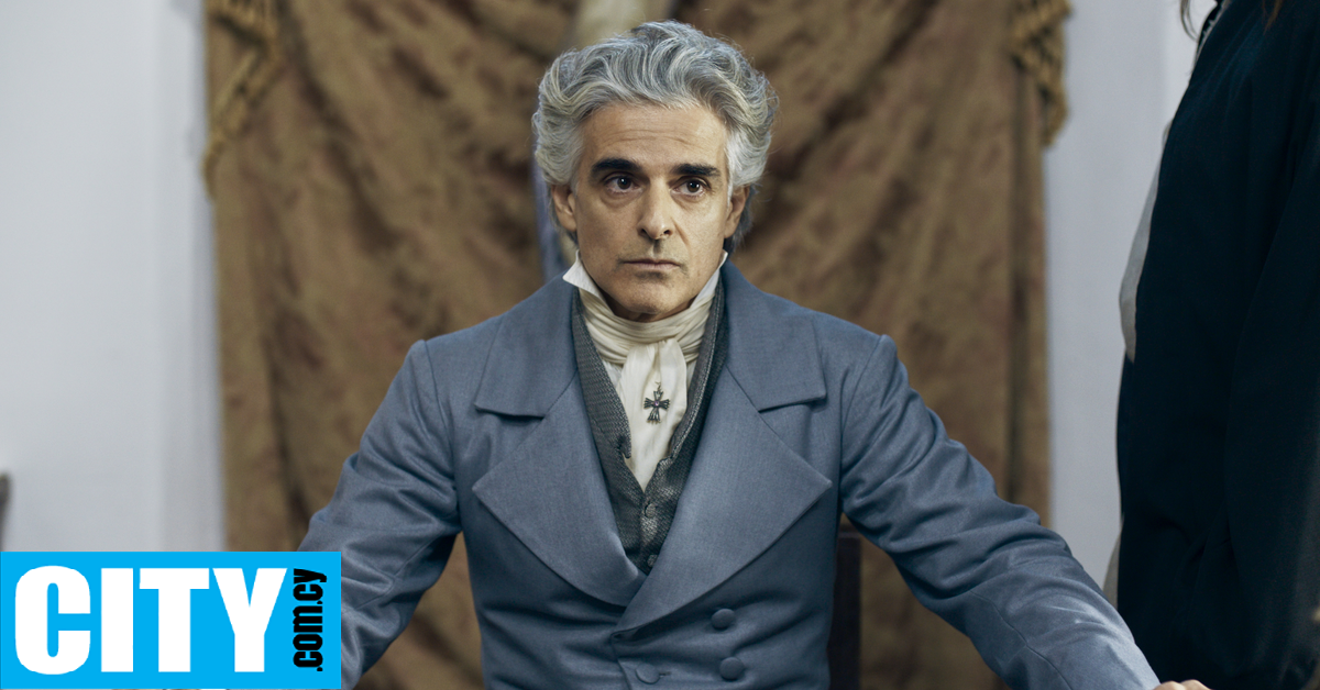 &Omicron; &Gamma;&iota;ά&nu;&nu;&eta;&sigmaf; &Sigma;&mu;&alpha;&rho;&alpha;&gamma;&delta;ή&sigmaf; &epsilon;&pi;&iota;&sigma;&tau;&rho;έ&phi;&epsilon;&iota; &mu;&epsilon; &tau;&eta;&nu; &nu;έ&alpha; &tau;&omicron;&upsilon; &tau;&alpha;&iota;&nu;ί&alpha; &laquo;&Kappa;&alpha;&pi;&omicron;&delta;ί&sigma;&tau;&rho;&iota;&alpha;&sigmaf;&raquo;, &sigma;&tau;&omicron; &Pi;ά&nu;&theta;&epsilon;&omicron;&nu; &Lambda;&epsilon;&upsilon;&kappa;&omega;&sigma;ί&alpha;&sigmaf;