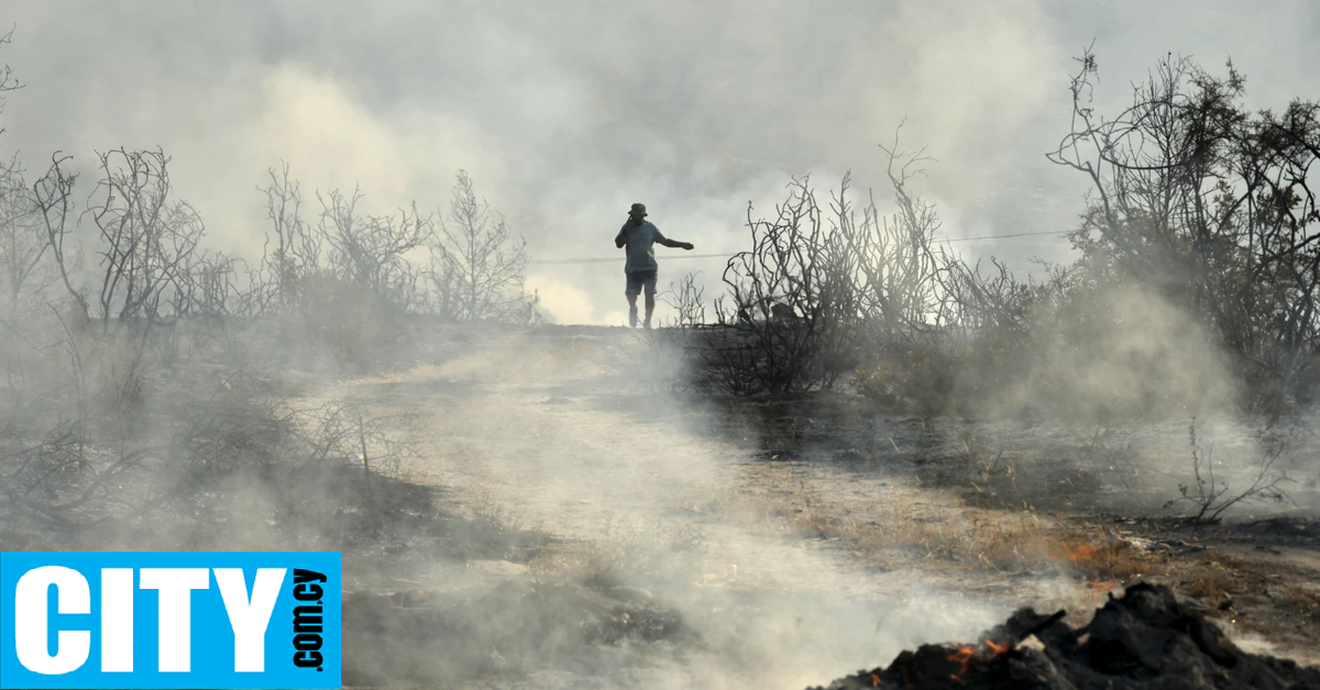 Περιπολούν για εγκλωβισμένους και αγνοούμενους στις πυρόπληκτες κοινότητες