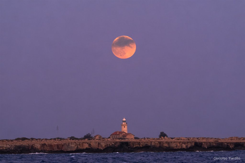 blue-supermoon-Christos-Parellis_city.jpg