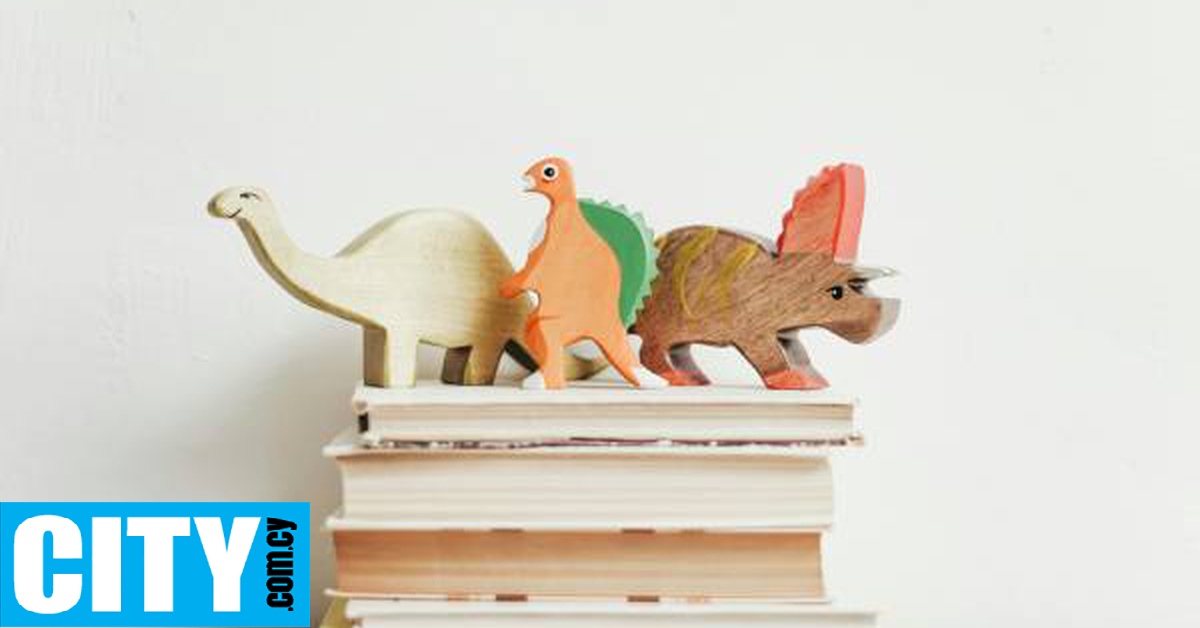 Έ&nu;&alpha; &sigma;&tau;&alpha; &tau;έ&sigma;&sigma;&epsilon;&rho;&alpha; &pi;&alpha;&iota;&delta;&iota;ά &tau;&eta;&sigmaf; &Epsilon;&Epsilon; &kappa;&iota;&nu;&delta;&upsilon;&nu;&epsilon;ύ&epsilon;&iota; &alpha;&pi;ό &tau;&eta; &phi;&tau;ώ&chi;&epsilon;&iota;&alpha;