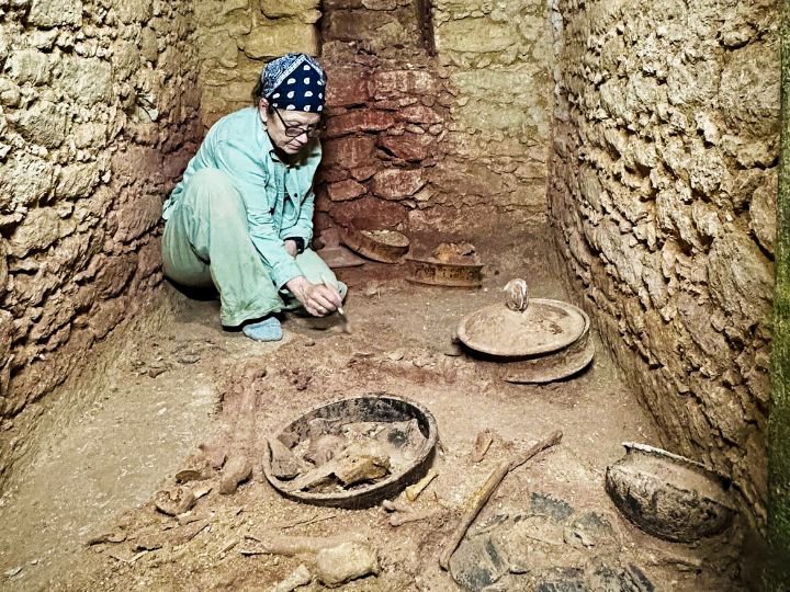 caracol-tomb-diane-chase-newsroom1.jpg