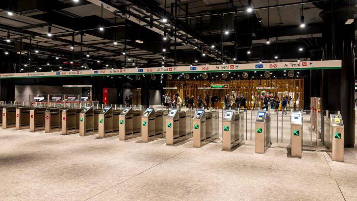 colosseo metro station 1.jpg