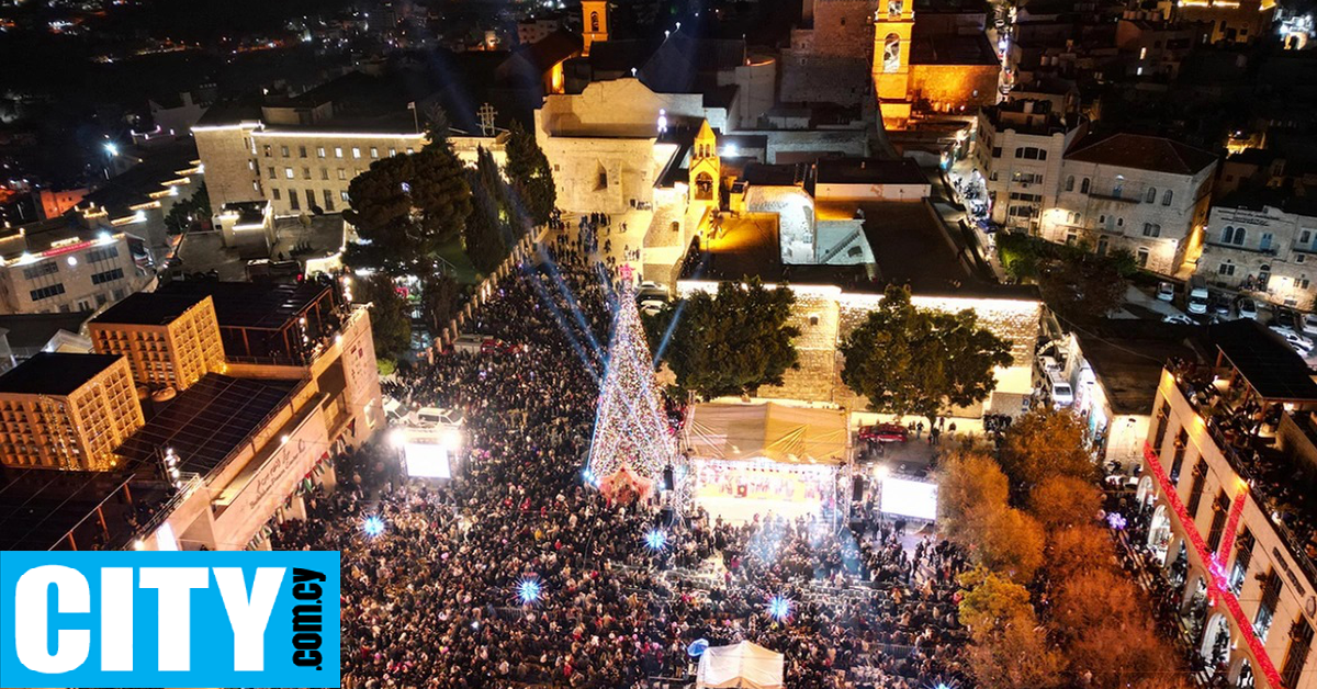 Στη Βηθλεέμ άναψε το χριστουγεννιάτικο δέντρο για πρώτη φορά από την έναρξη του πολέμου στη Γάζα