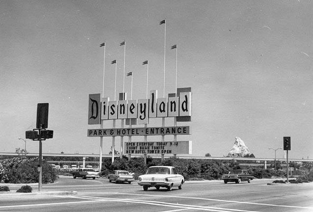 disneyland-front-entrance-sign-1955.jpg