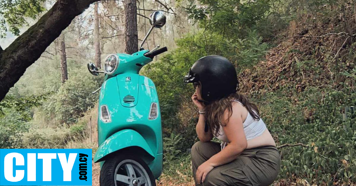 Η Ραφαέλλα ανακαλύπτει την Κύπρο παρέα με τη Vespa της