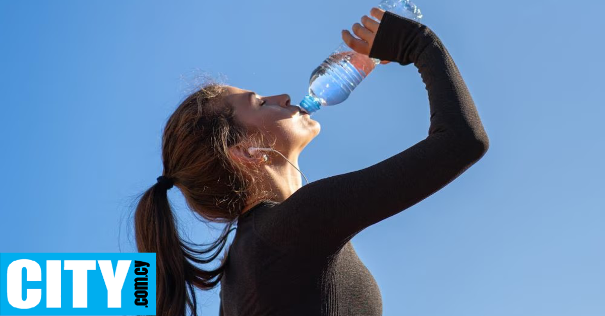 Αρκούν τελικά τα οκτώ ποτήρια νερό την ημέρα κατά τους χειμερινούς μήνες;