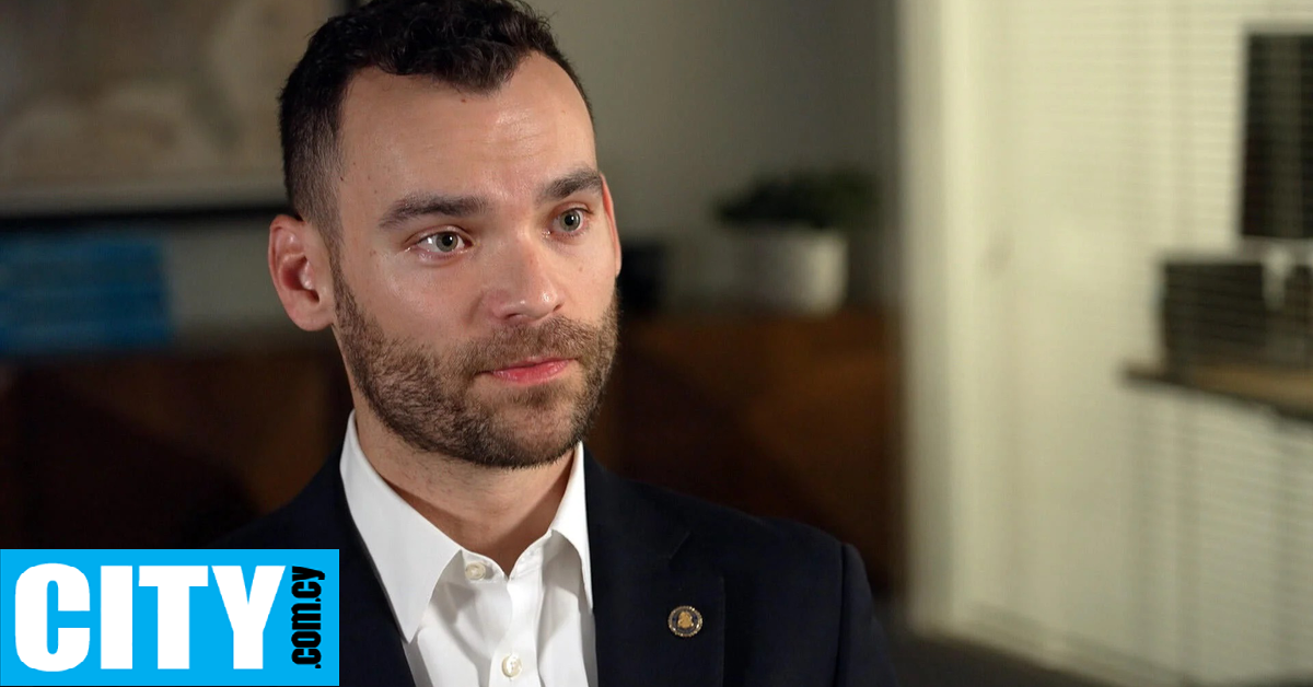 Ο Ντέιβιντ Μαλτίνσκι εργαζόταν στο FBI και απολύθηκε γιατί είχε σημαία Pride στο γραφείο του