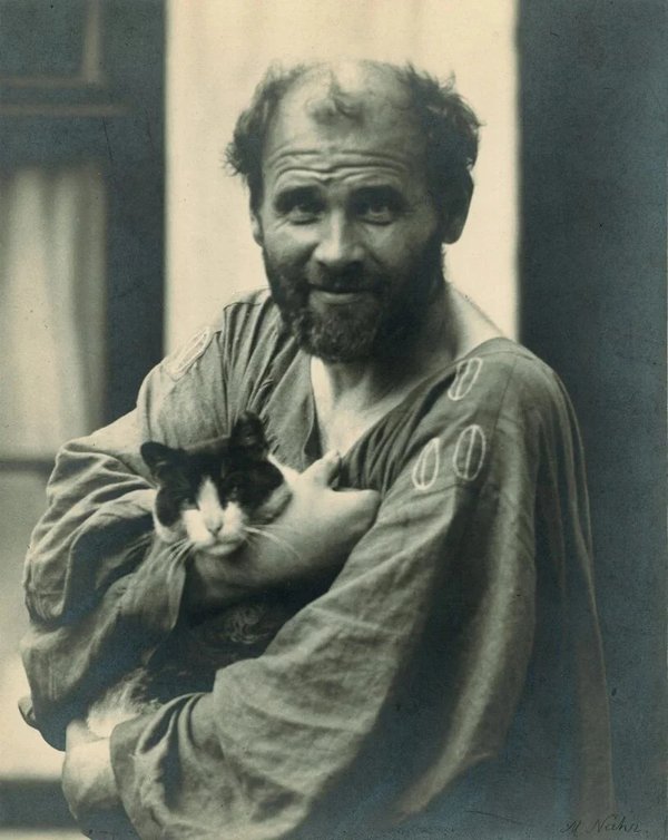 gustav-klimt-cat-studio-814x1024.webp