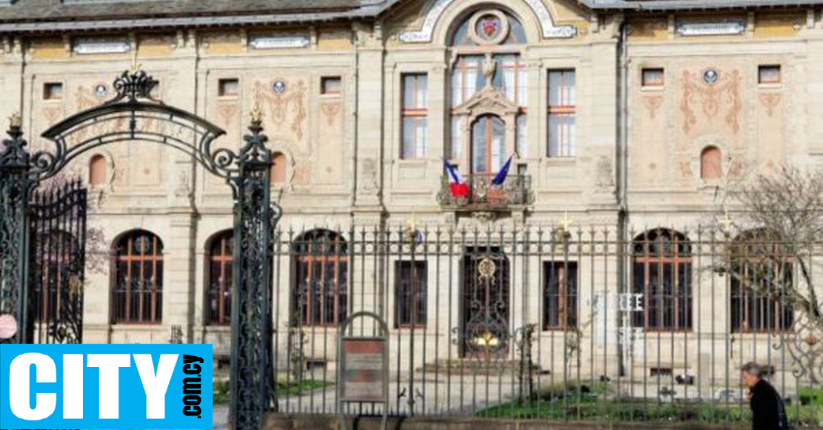 Έκλεψαν πορσελάνινα έργα αξίας εκατομμυρίων ευρώ από μουσείο στη Γαλλία Έκλεψαν πορσελάνινα έργα αξίας εκατομμυρίων ευρώ από μουσείο στη Γαλλία