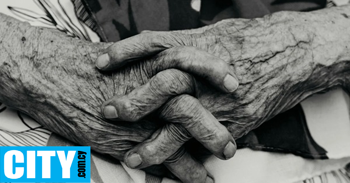 &Mu;&iota;&alpha; 90&chi;&rho;&omicron;&nu;&eta; &kappa;&alpha;&tau;&eta;&gamma;&omicron;&rho;ή&theta;&eta;&kappa;&epsilon; &gamma;&iota;&alpha; &xi;έ&pi;&lambda;&upsilon;&mu;&alpha; &mu;&alpha;ύ&rho;&omicron;&upsilon; &chi;&rho;ή&mu;&alpha;&tau;&omicron;&sigmaf; &alpha;&pi;ό &nu;&alpha;&rho;&kappa;&omega;&tau;&iota;&kappa;ά &tau;&omicron;&upsilon; &gamma;&iota;&omicron;&upsilon; &tau;&eta;&sigmaf;