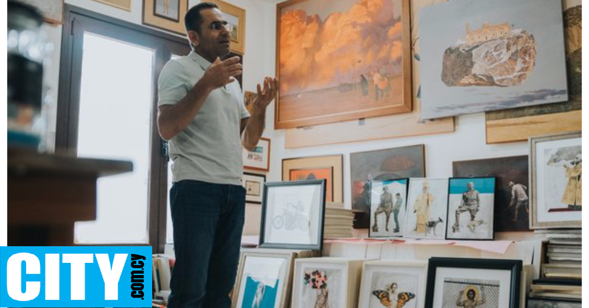 Διαμαρτυρία έξω από το Υφυπουργείο Πολιτισμού μετά την επίθεση στο σπίτι του Γιώργου Γαβριήλ