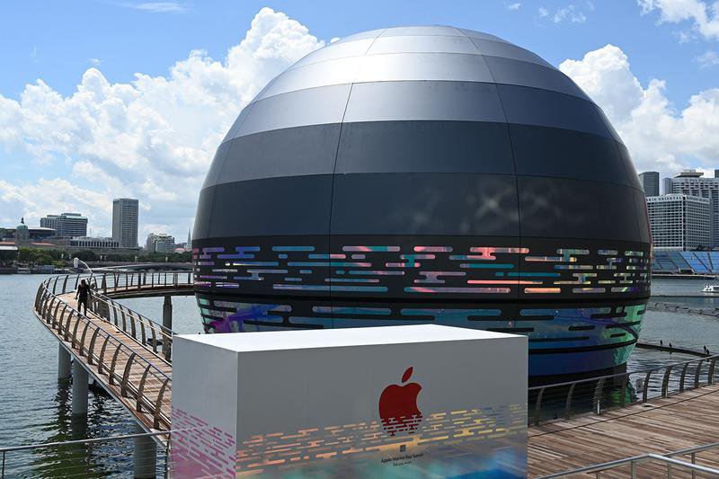 https___hypebeast.com_image_2020_08_apple-store-singapore-marina-bay-sands-opening-001.jpg