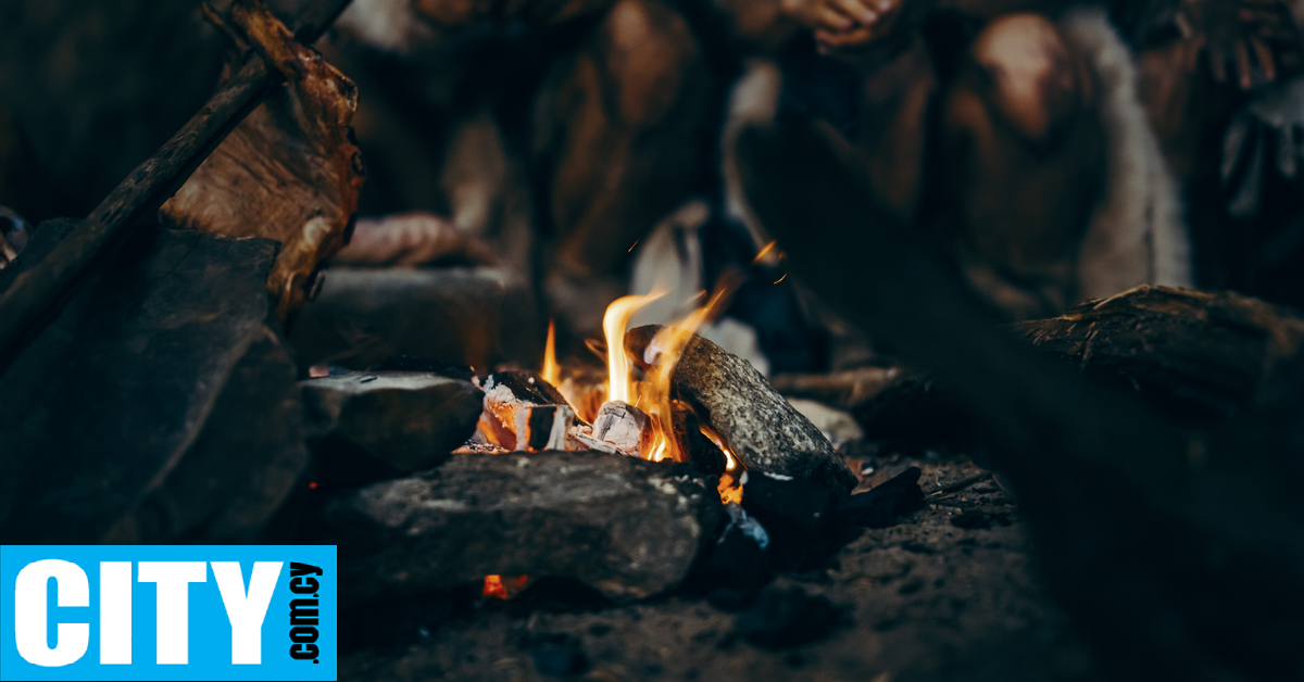 O&iota; ά&nu;&theta;&rho;&omega;&pi;&omicron;&iota; &tau;&eta;&sigmaf; &Lambda;ί&theta;&iota;&nu;&eta;&sigmaf; &Epsilon;&pi;&omicron;&chi;ή&sigmaf; έ&phi;&tau;&iota;&alpha;&chi;&nu;&alpha;&nu; &epsilon;&xi;&alpha;&iota;&rho;&epsilon;&tau;&iota;&kappa;ά &sigma;ύ&nu;&theta;&epsilon;&tau;&alpha; &pi;&iota;ά&tau;&alpha;