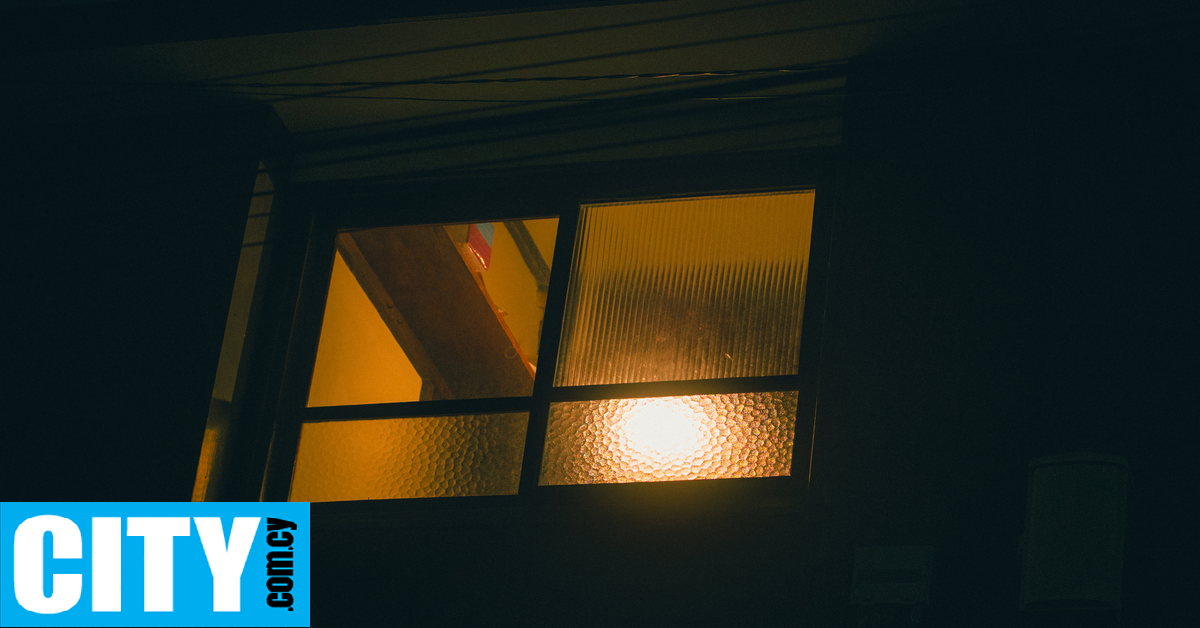 «Οι γείτονές μου παουρίζουν όπως τους πελλούς όταν κάμνουν σεξ»