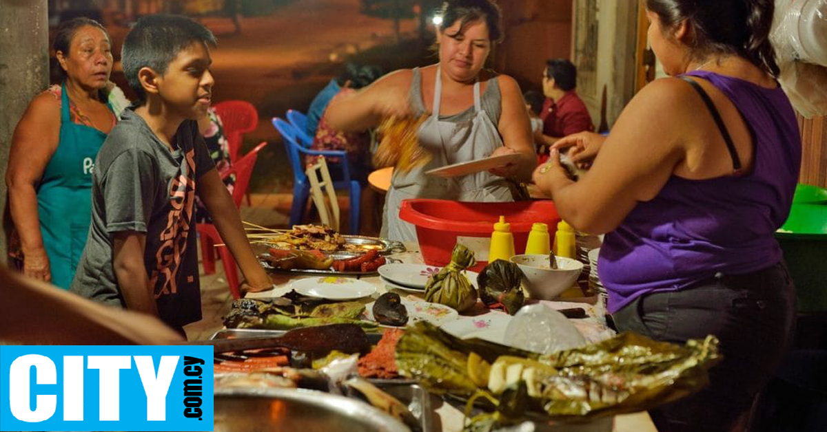 Street Food: &Alpha;&pi;ό &tau;&omicron;&upsilon;&sigmaf; &delta;&rho;ό&mu;&omicron;&upsilon;&sigmaf; &tau;&eta;&sigmaf; &Alpha;&sigma;ί&alpha;&sigmaf; &kappa;&alpha;&iota; &tau;&eta;&sigmaf; &Alpha;&mu;&epsilon;&rho;&iota;&kappa;ή&sigmaf;, &sigma;&tau;&iota;&sigmaf; &gamma;&epsilon;&iota;&tau;&omicron;&nu;&iota;έ&sigmaf; &tau;&eta;&sigmaf; &Epsilon;&upsilon;&rho;ώ&pi;&eta;&sigmaf;