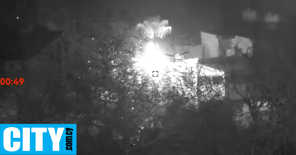 Η στιγμή που κεραυνός «κτύπησε» δέντρο στη Λεμεσό [Βίντεο]