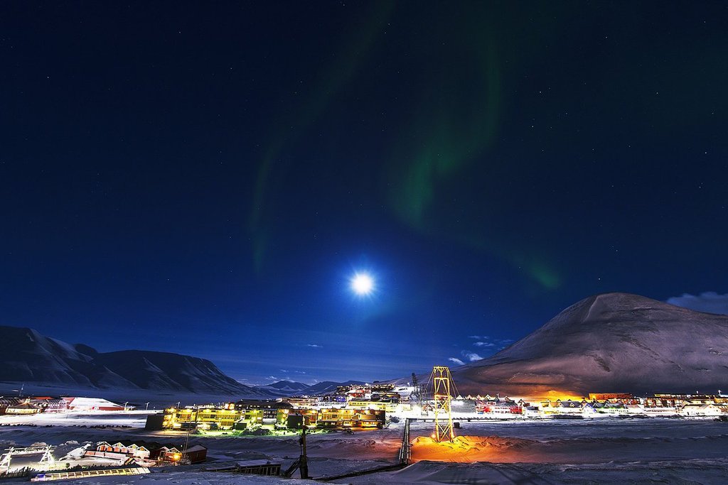 longyearbyen-under-the.jpg
