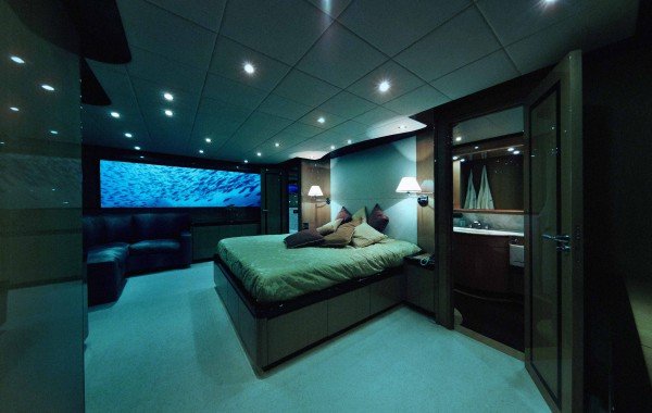 luxury-submarine-bedroom-600x380.jpg